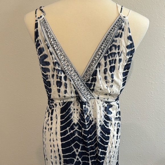 Signature by Sangria Black and White V-Neck Maxi Sundress - Picture 3 of 5